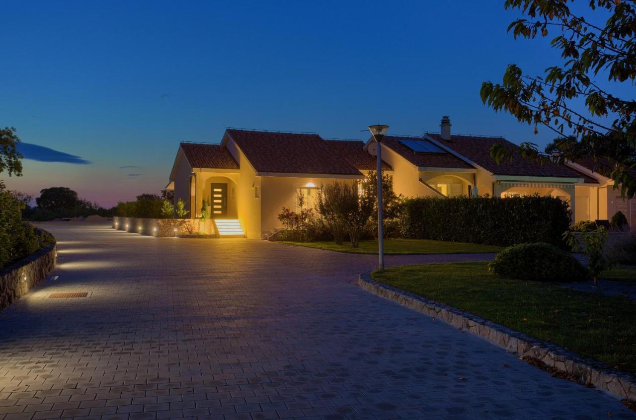 Holiday Home Elegant Vrh (Krk) Exterior foto